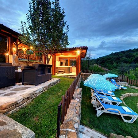 House Maya Трявна Экстерьер фото